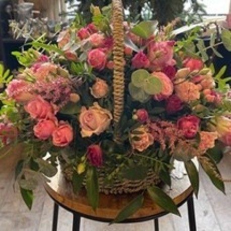 Bespoke Luxury Rose Basket In Pinks