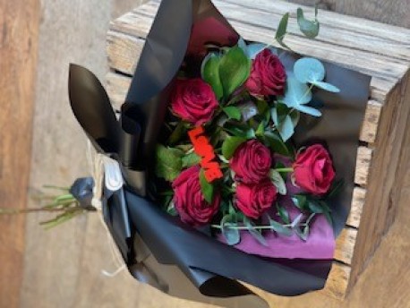 6 Luxury Red Rose Flat Bouquet