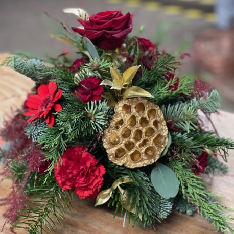 Christmas Posy Arrangement on Reds and Golds