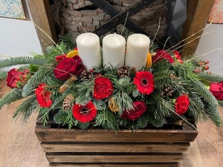 Christmas Table Centre in Reds and Golds with Pillar Candles
