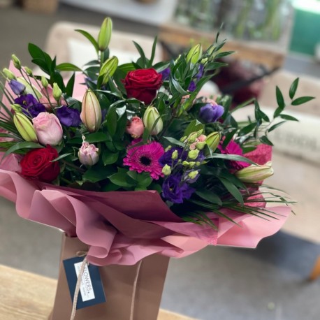 Bespoke Mixed Aqua with 3 Red Roses