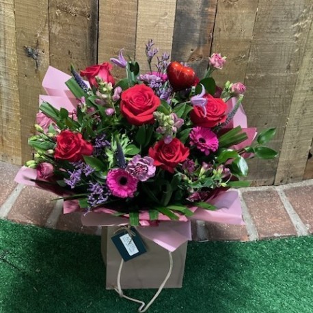 Bespoke Mixed Aqua with 6 Red Roses
